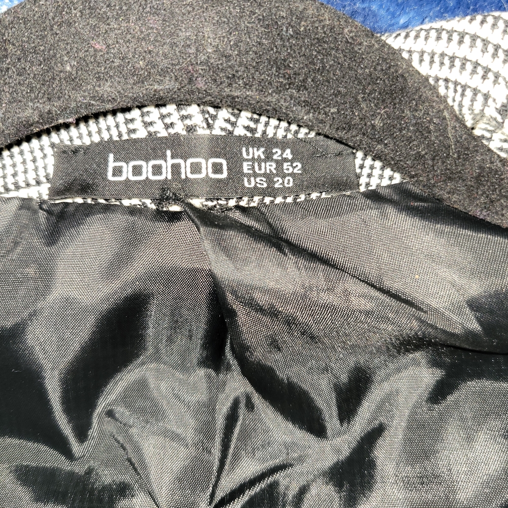 Boohoo Plus Black and White Plaid Blazer - Picture 4 of 4